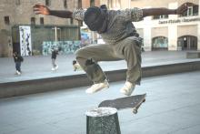 Skater a la Plaça dels Àngels, MACBA